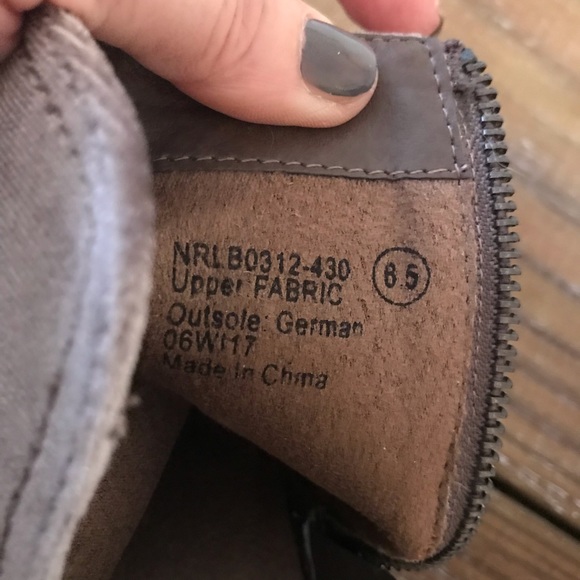 Hot Topic suede boots - Picture 5 of 8